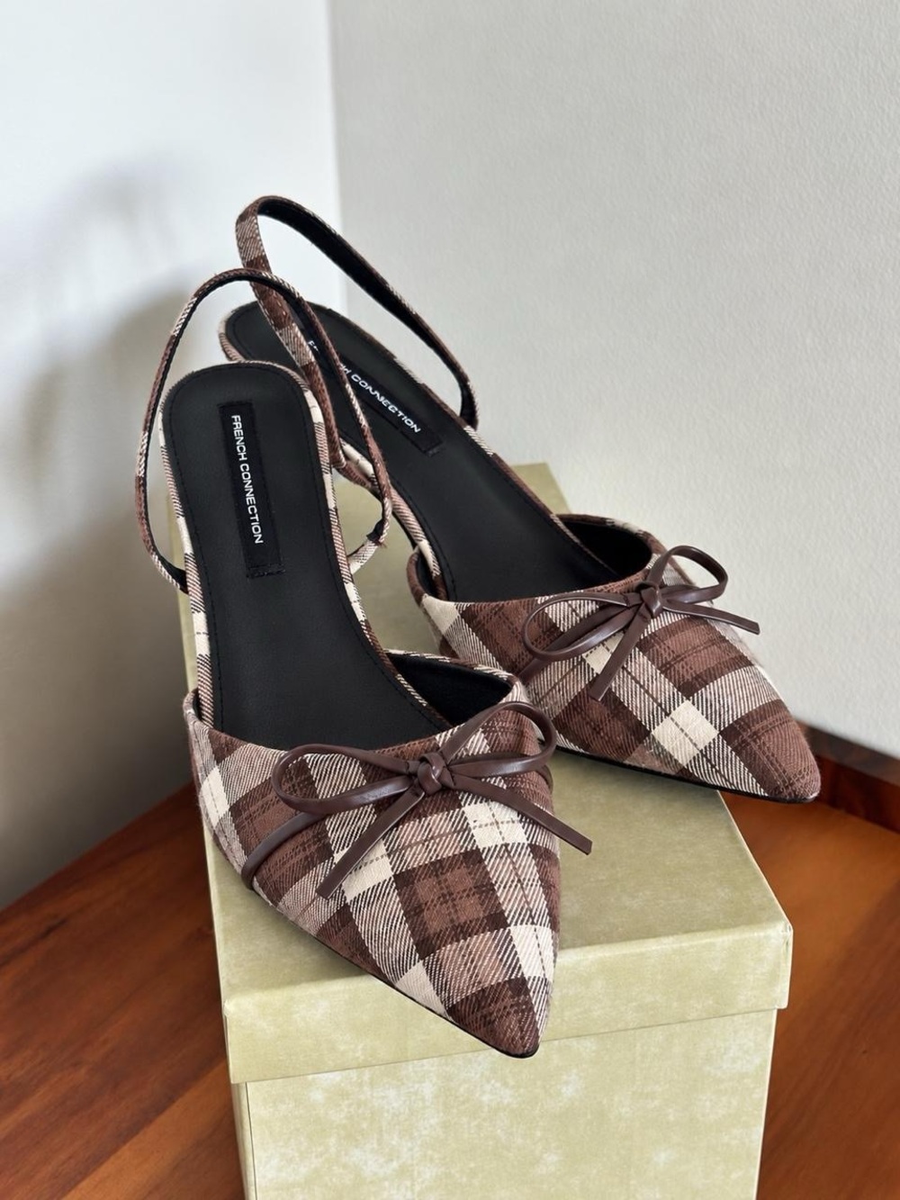 French Connection Brown Plaid Bow Kitten Heels Size 8 NWOT